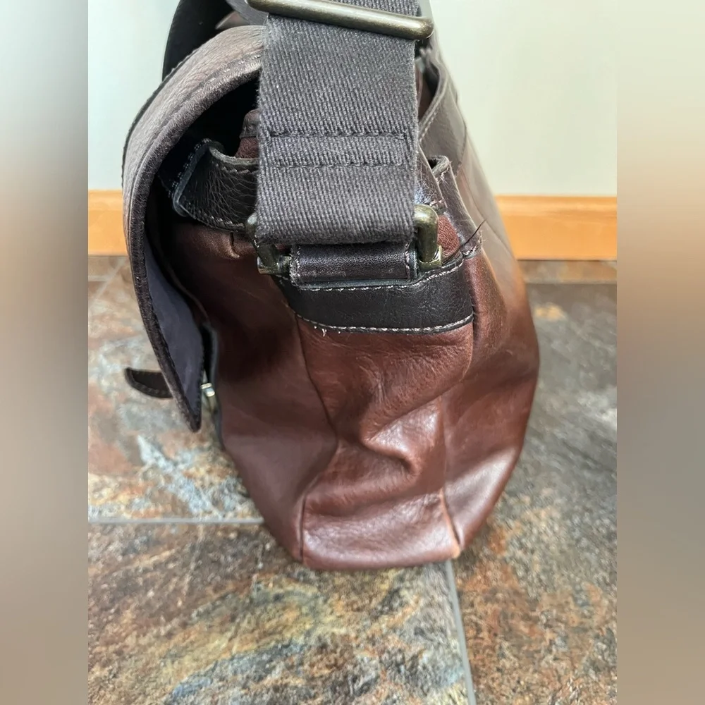 Fossil Estate dark leather adjustable strap messenger laptop bag